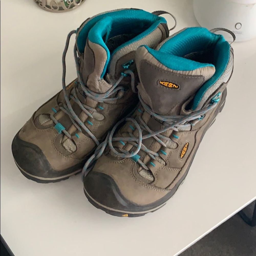 keen hiking boots